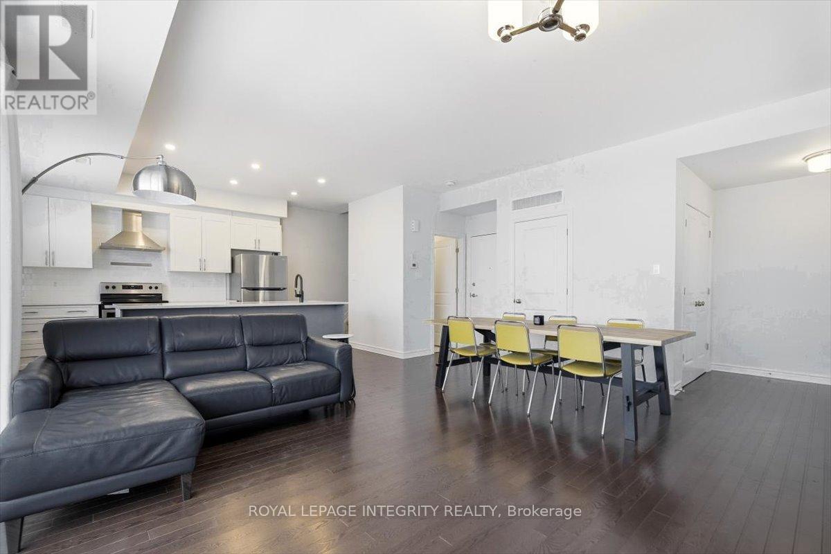 359 Axis Way, Ottawa, ON - Indoor Photo Showing Living Room