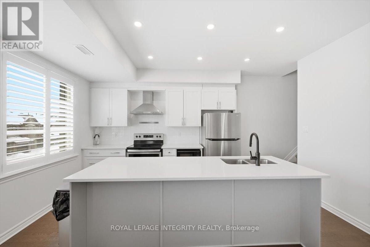 359 Axis Way, Ottawa, ON - Indoor Photo Showing Kitchen With Stainless Steel Kitchen With Double Sink With Upgraded Kitchen