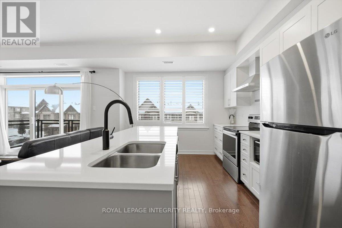 359 Axis Way, Ottawa, ON - Indoor Photo Showing Kitchen With Stainless Steel Kitchen With Double Sink With Upgraded Kitchen