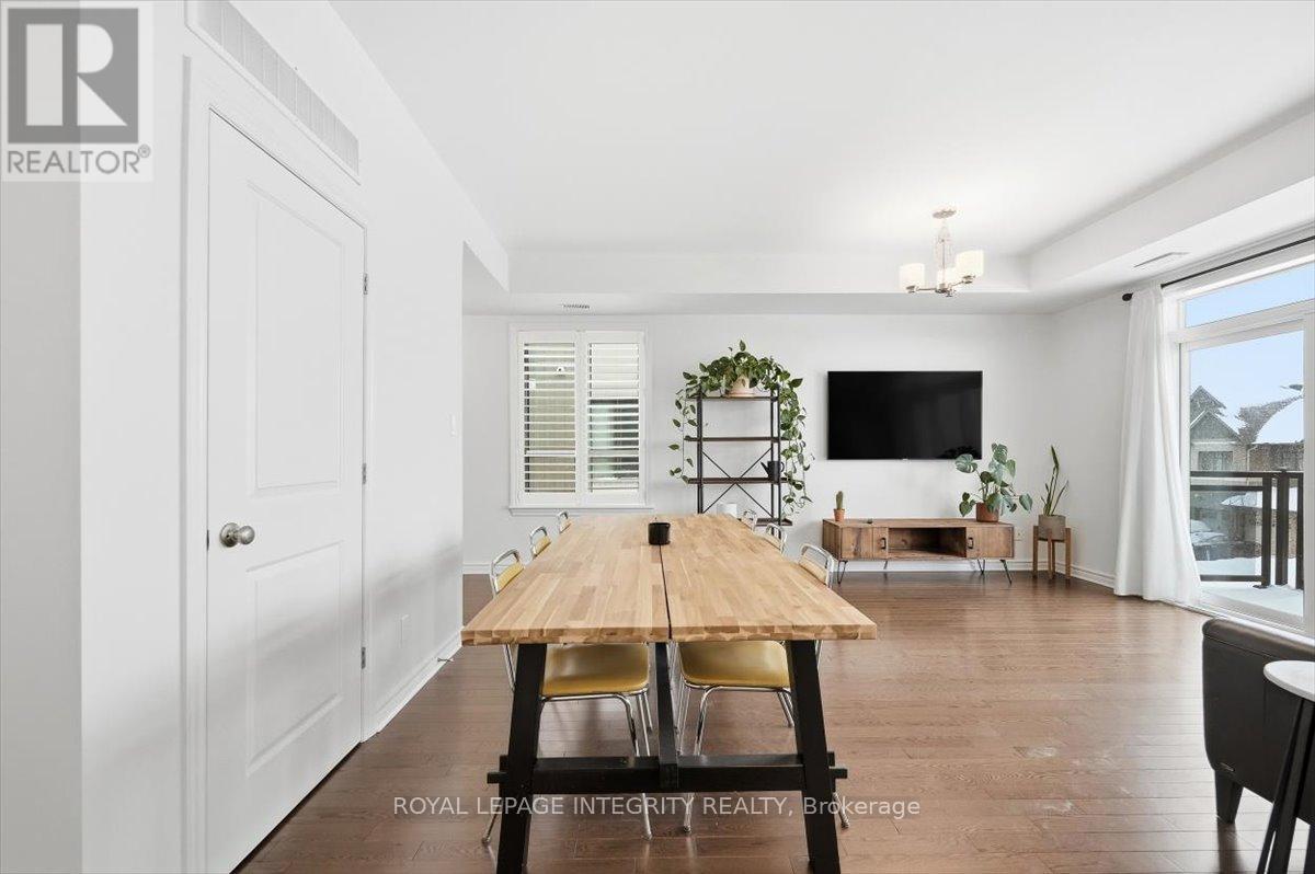 359 Axis Way, Ottawa, ON - Indoor Photo Showing Living Room