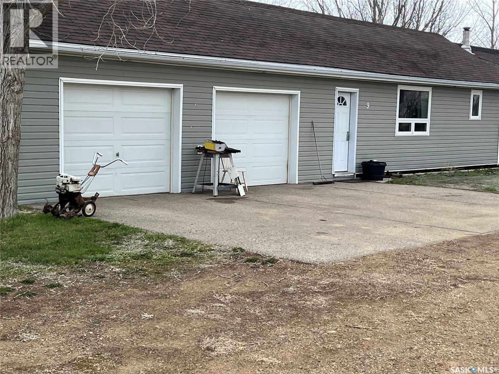 9 2Nd Street E, Willow Bunch, SK - Outdoor With Exterior