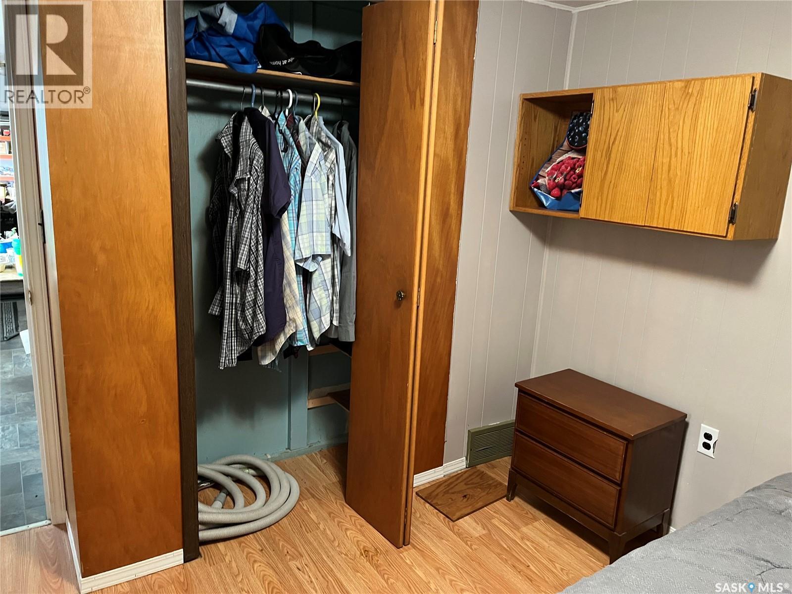 9 2Nd Street E, Willow Bunch, SK - Indoor