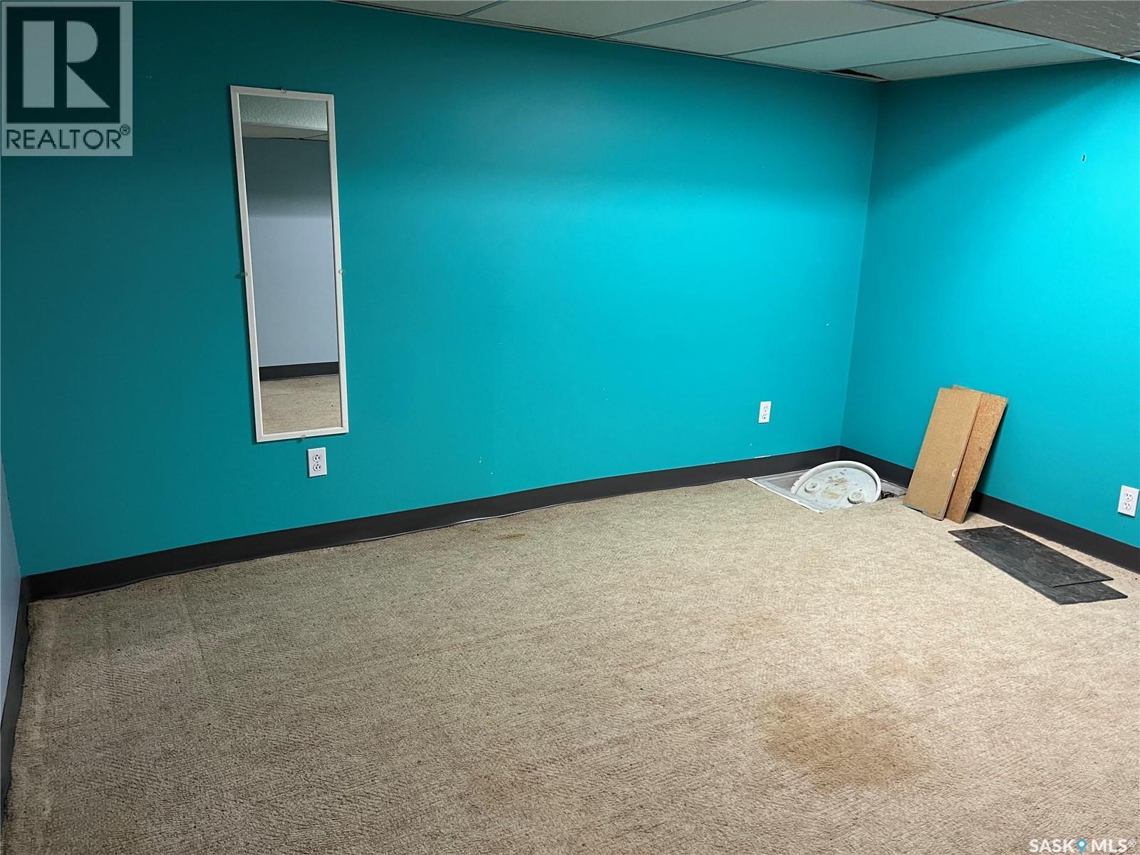9 2Nd Street E, Willow Bunch, SK - Indoor