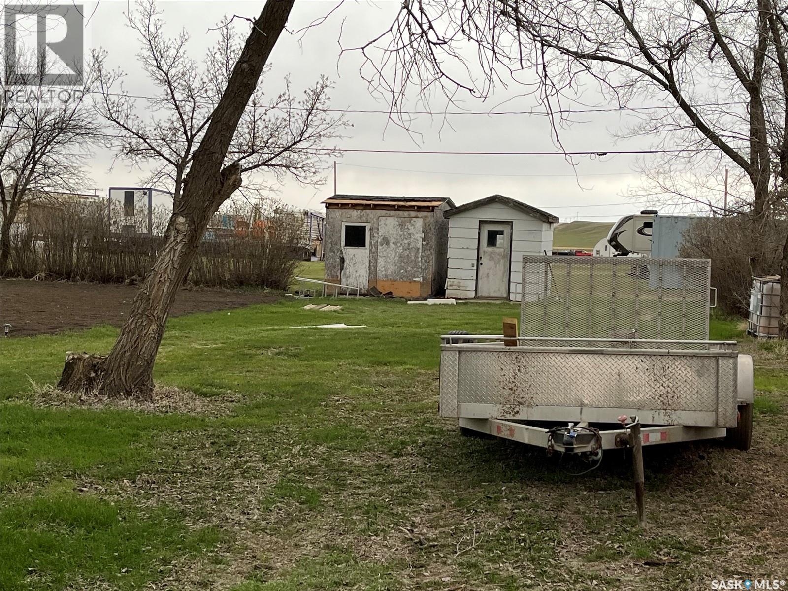 9 2Nd Street E, Willow Bunch, SK - Outdoor