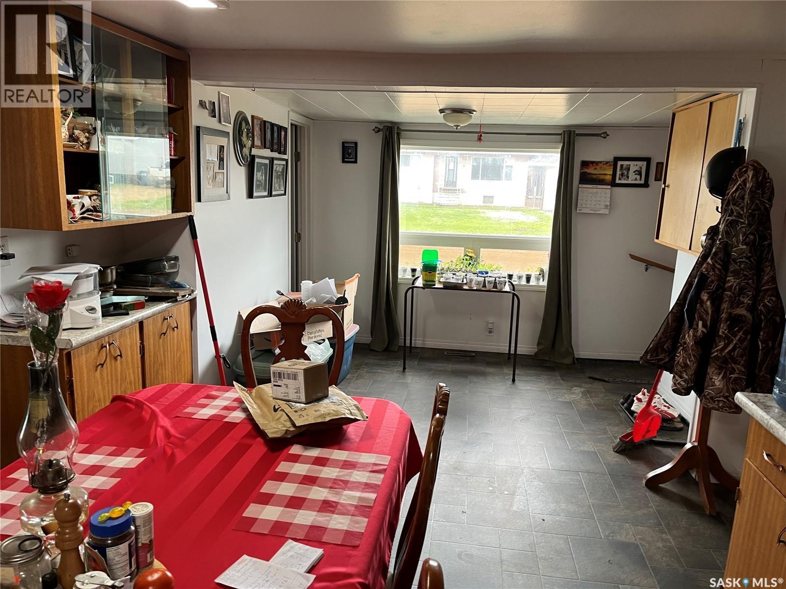 9 2Nd Street E, Willow Bunch, SK - Indoor