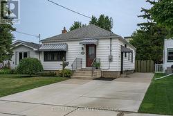 176 FOREST AVENUE St. Thomas, ON N5R 2K2