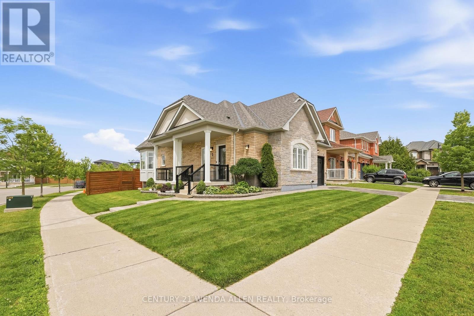 2 Rushlands Crescent, Whitby, ON - Outdoor With Facade