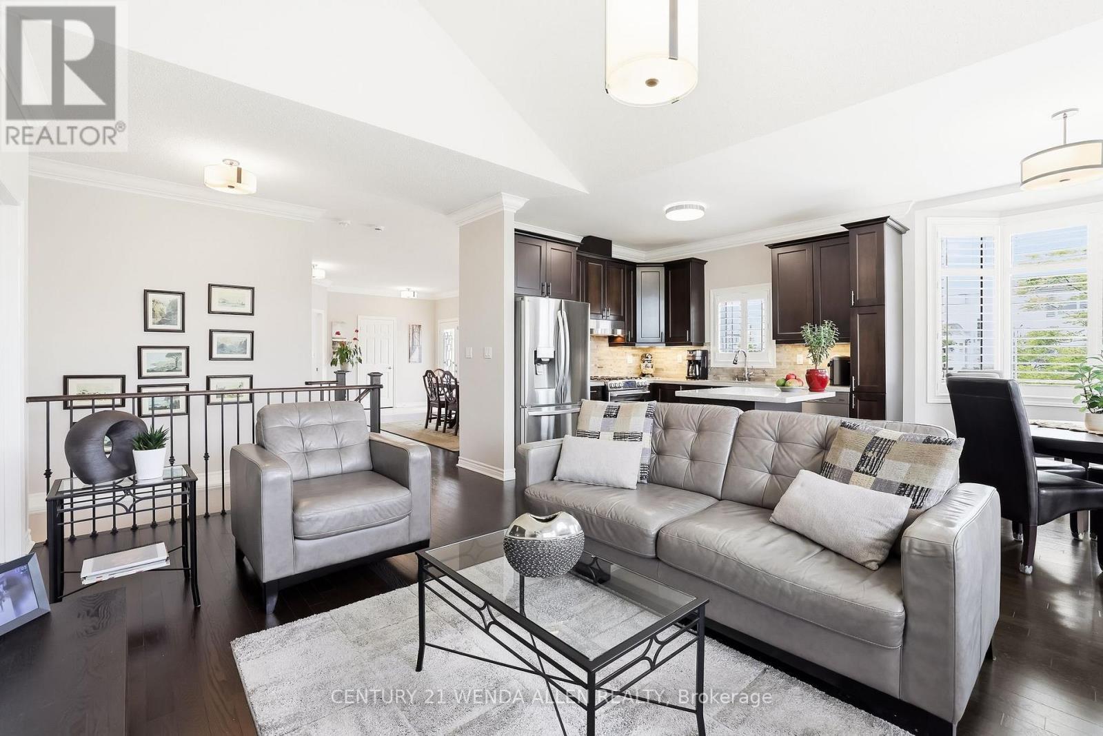 2 Rushlands Crescent, Whitby, ON - Indoor Photo Showing Living Room
