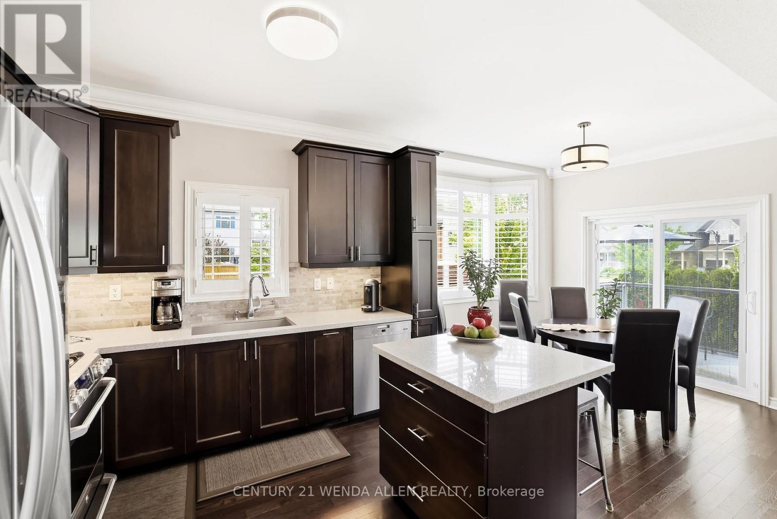 2 Rushlands Crescent, Whitby, ON - Indoor Photo Showing Kitchen With Upgraded Kitchen