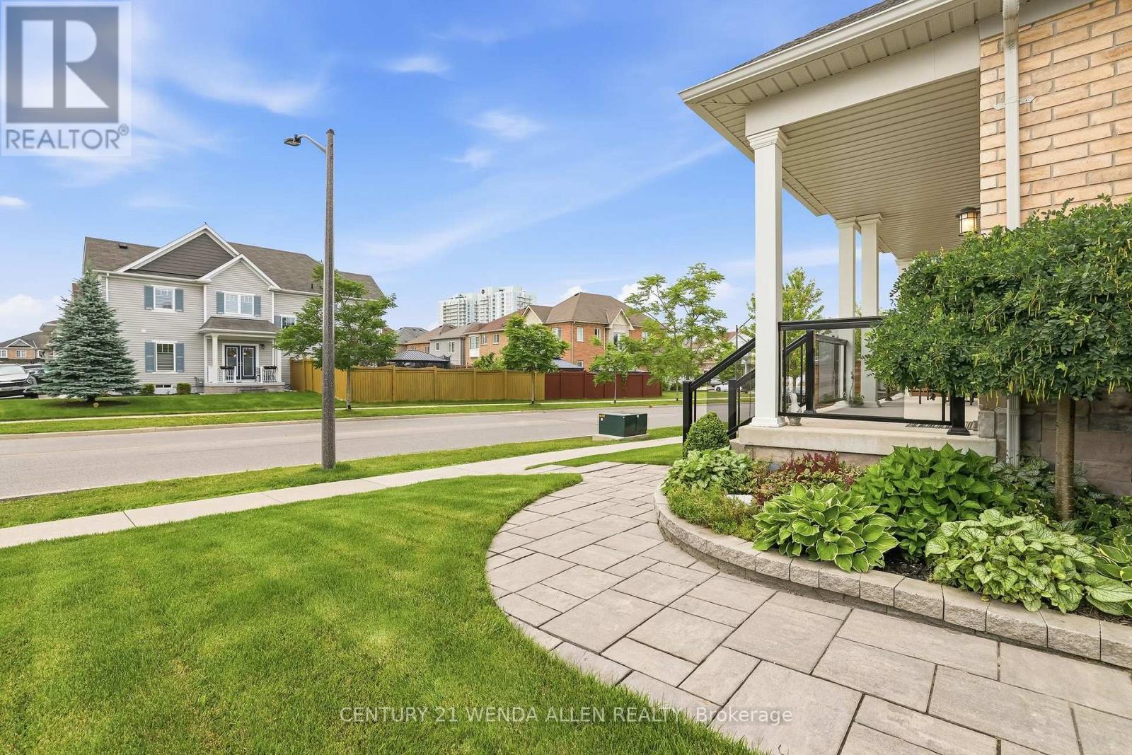 2 Rushlands Crescent, Whitby, ON - Outdoor