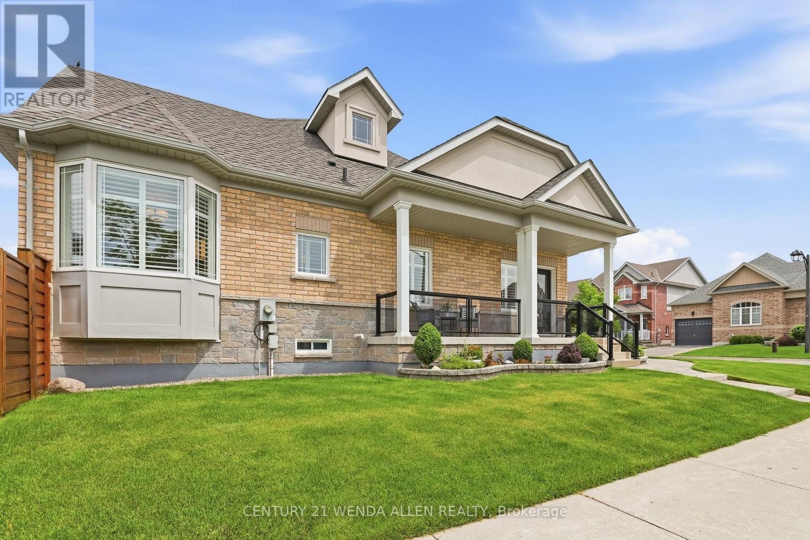 2 Rushlands Crescent, Whitby, ON - Outdoor With Deck Patio Veranda With Facade
