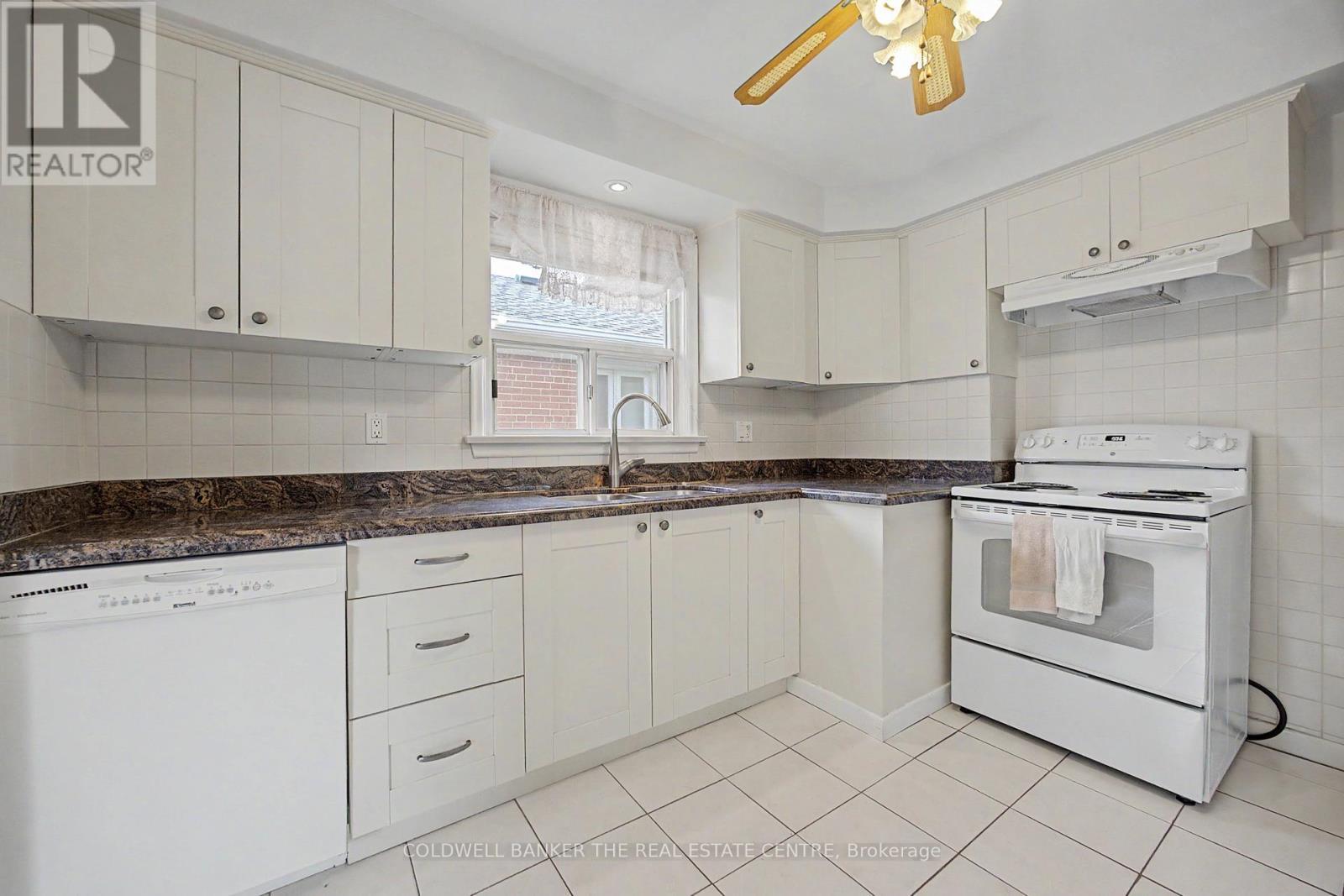 33 Danish Crescent, Toronto, ON - Indoor Photo Showing Kitchen