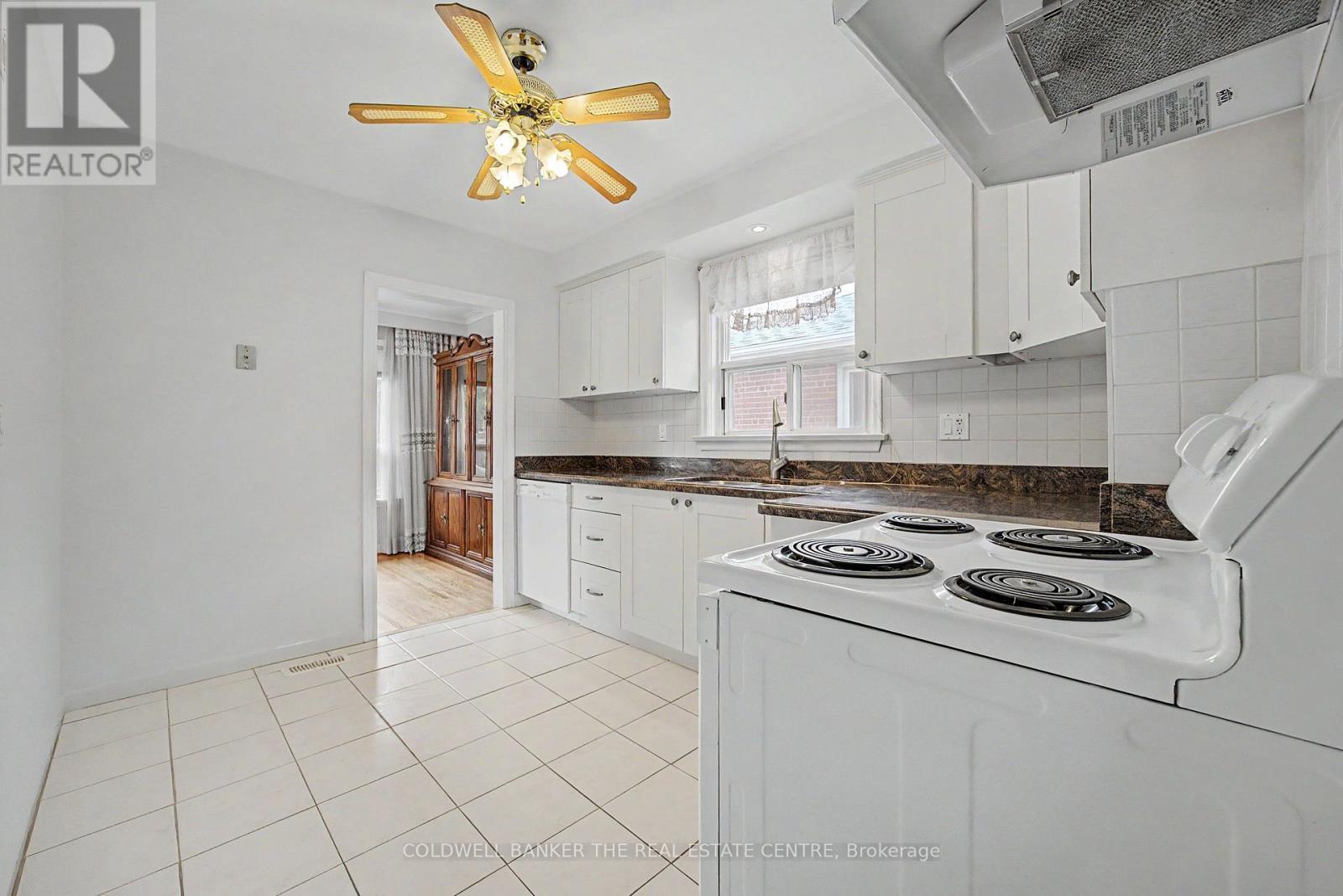 33 Danish Crescent, Toronto, ON - Indoor Photo Showing Kitchen