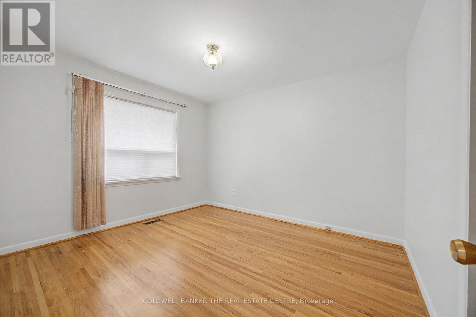 33 Danish Crescent, Toronto, ON - Indoor Photo Showing Other Room