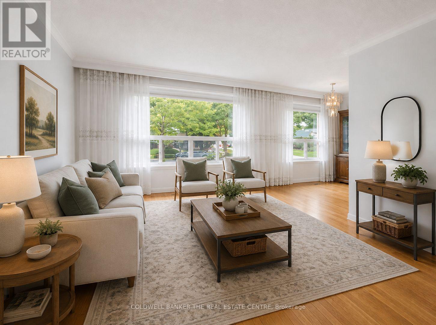 33 Danish Crescent, Toronto, ON - Indoor Photo Showing Living Room
