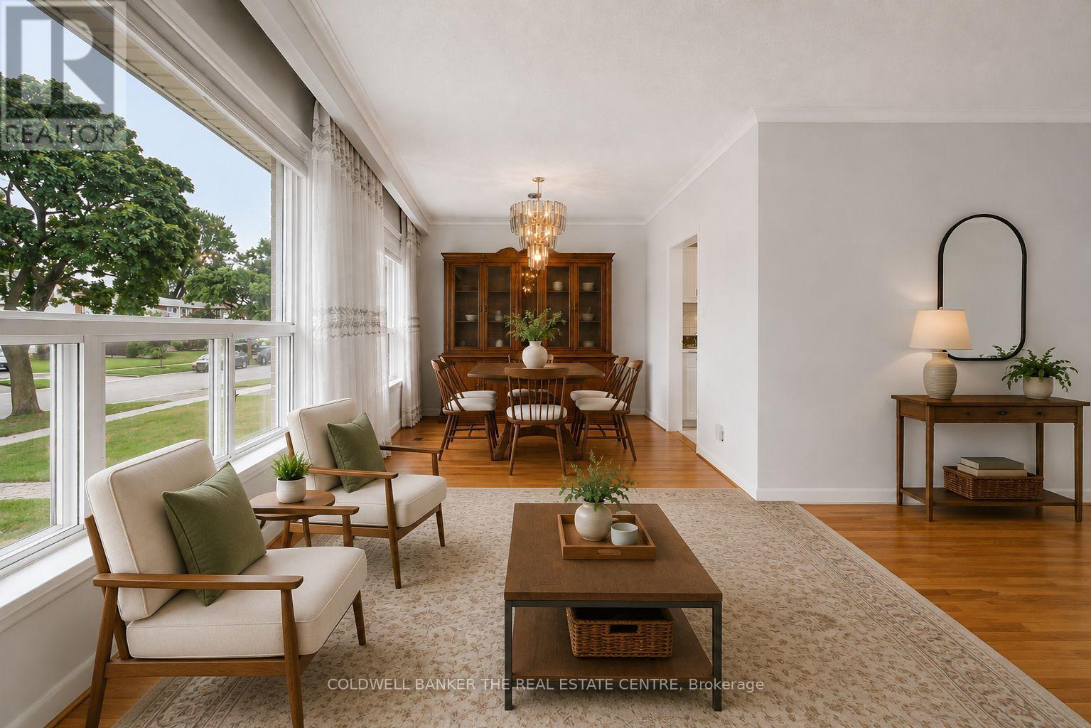 33 Danish Crescent, Toronto, ON - Indoor Photo Showing Living Room