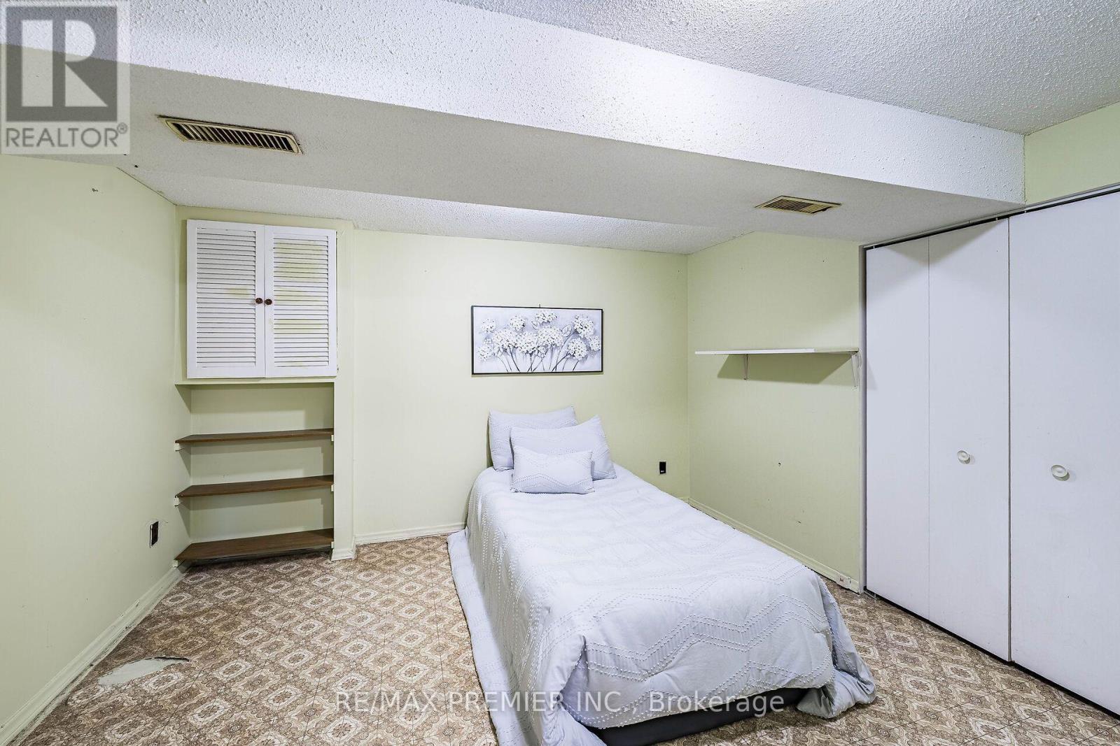 5 Valois Court, Toronto, ON