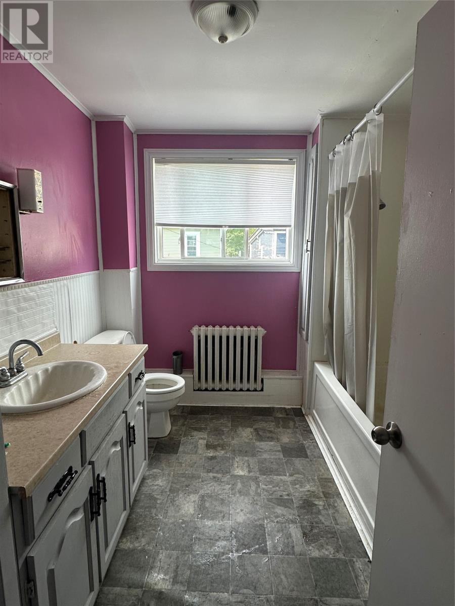 12 Blatch Avenue, St. John'S, NL - Indoor Photo Showing Bathroom