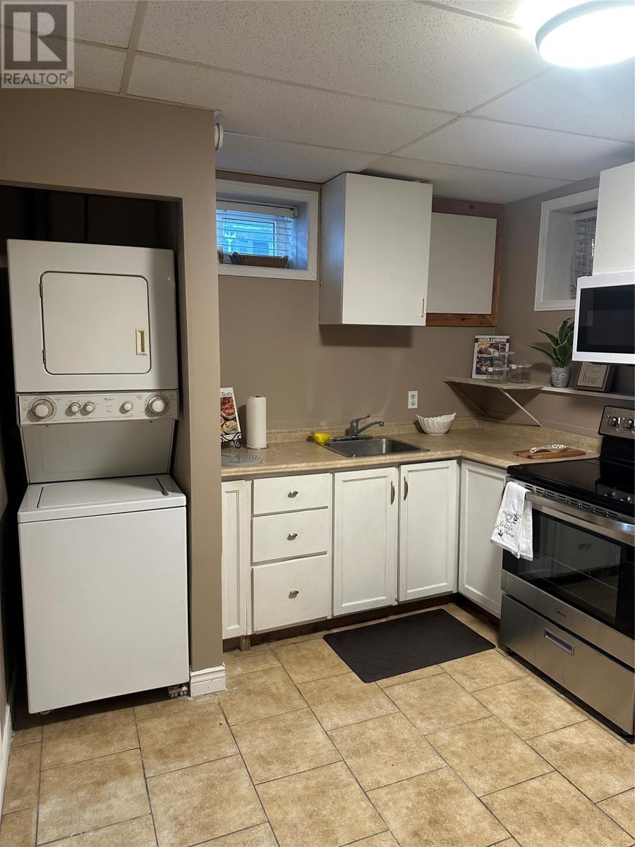 12 Blatch Avenue, St. John'S, NL - Indoor Photo Showing Laundry Room