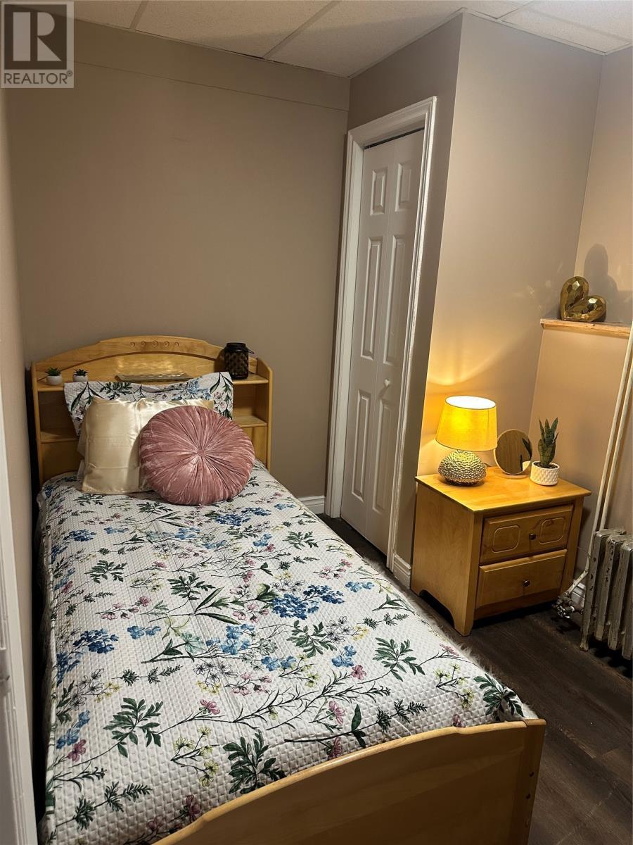 12 Blatch Avenue, St. John'S, NL - Indoor Photo Showing Bedroom