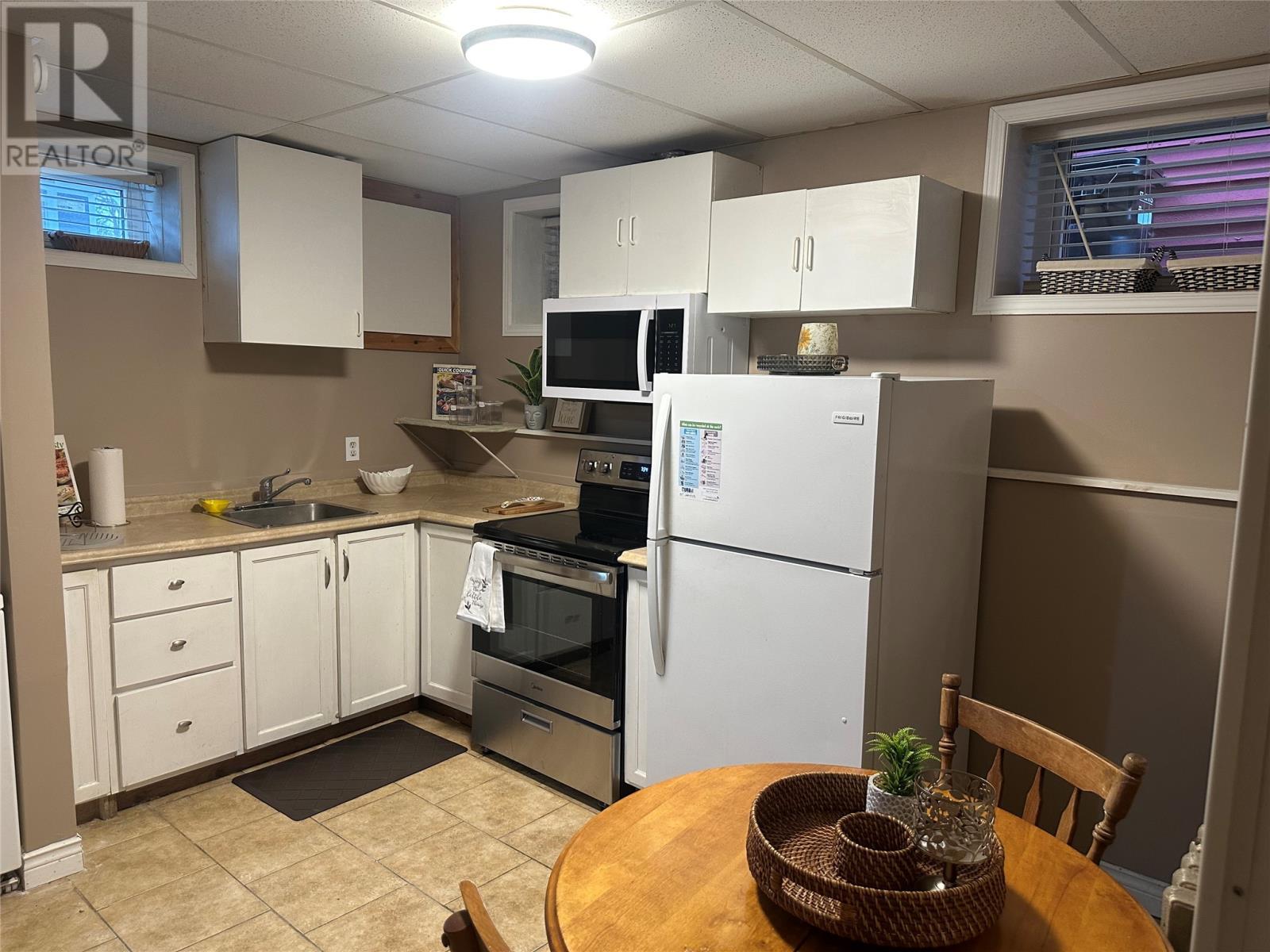 12 Blatch Avenue, St. John'S, NL - Indoor Photo Showing Kitchen