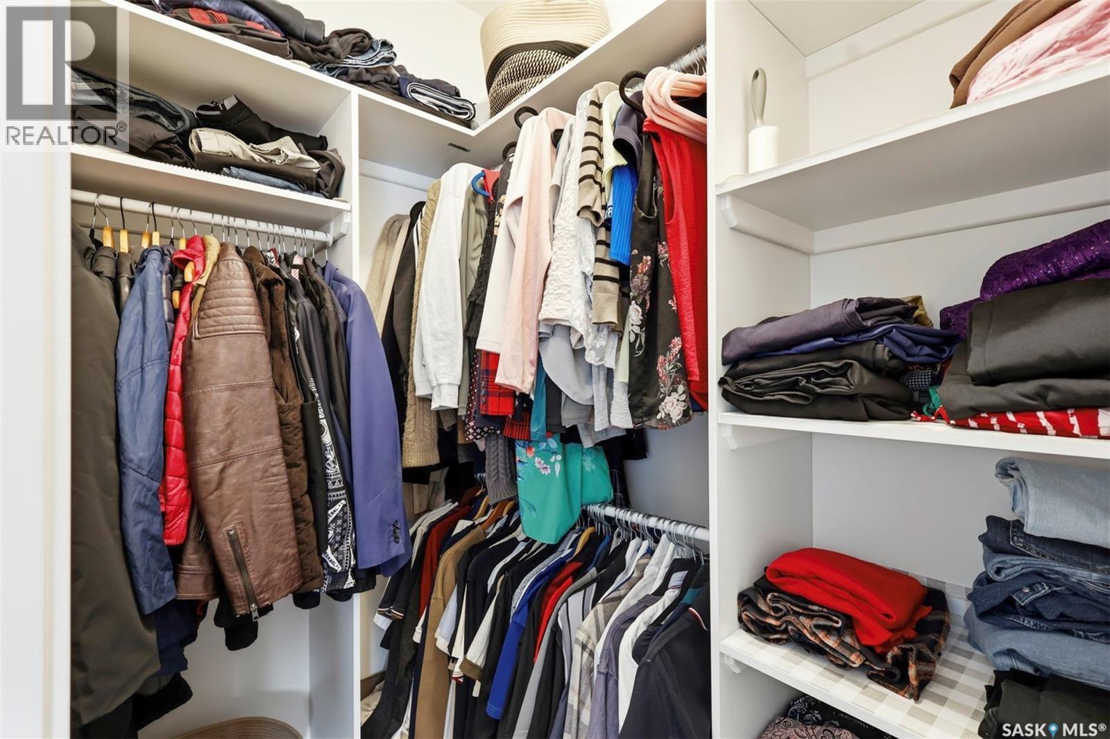 605 Feheregyhazi Boulevard, Saskatoon, SK - Indoor With Storage