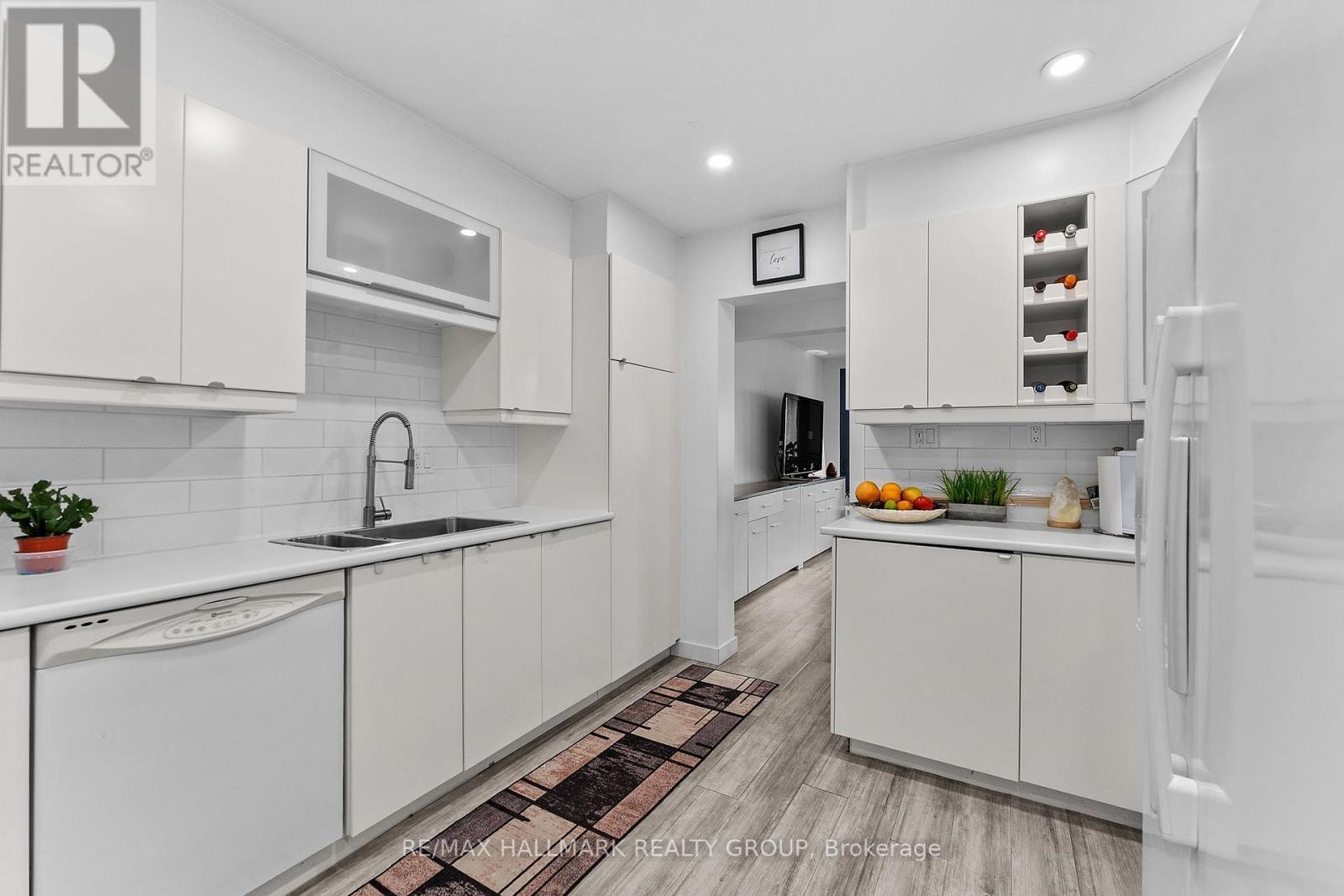 1446 Deavy Way, Ottawa, ON - Indoor Photo Showing Kitchen With Double Sink