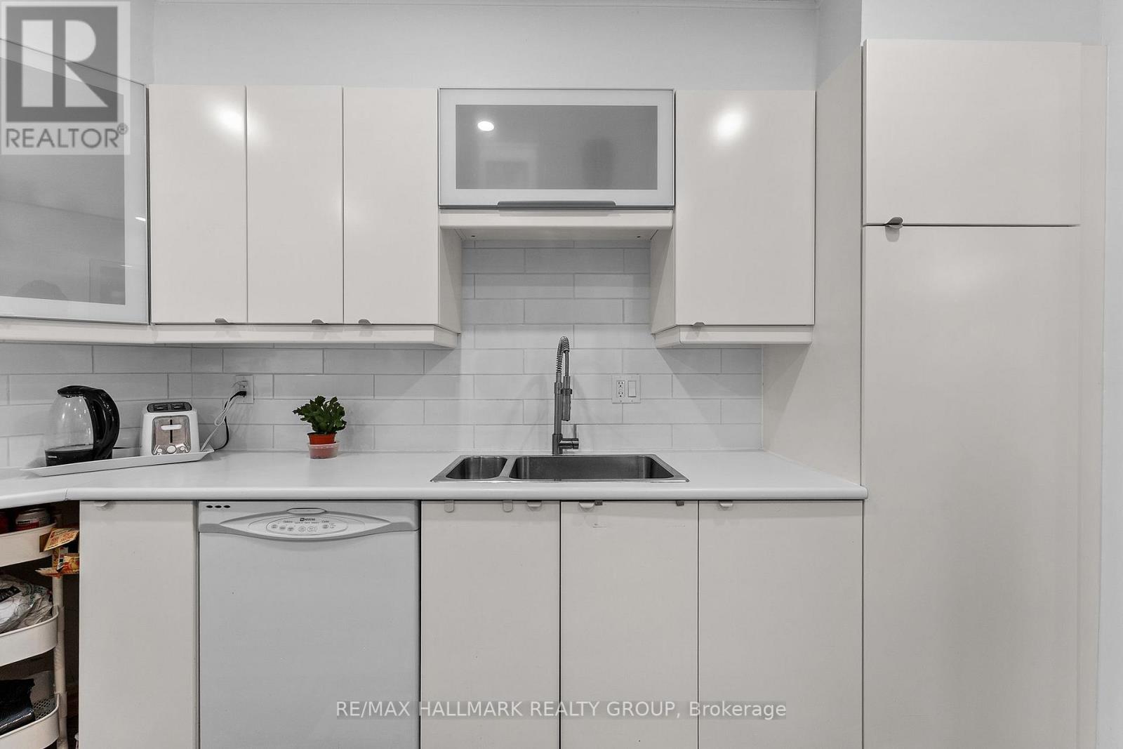 1446 Deavy Way, Ottawa, ON - Indoor Photo Showing Kitchen