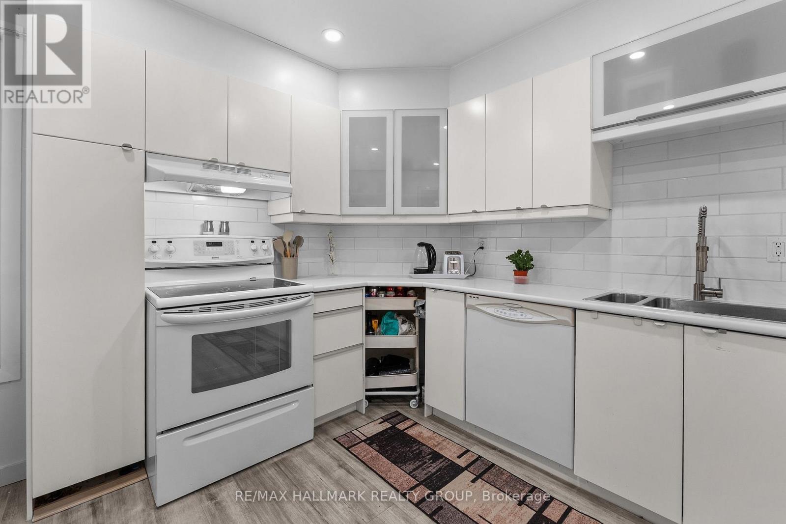 1446 Deavy Way, Ottawa, ON - Indoor Photo Showing Kitchen