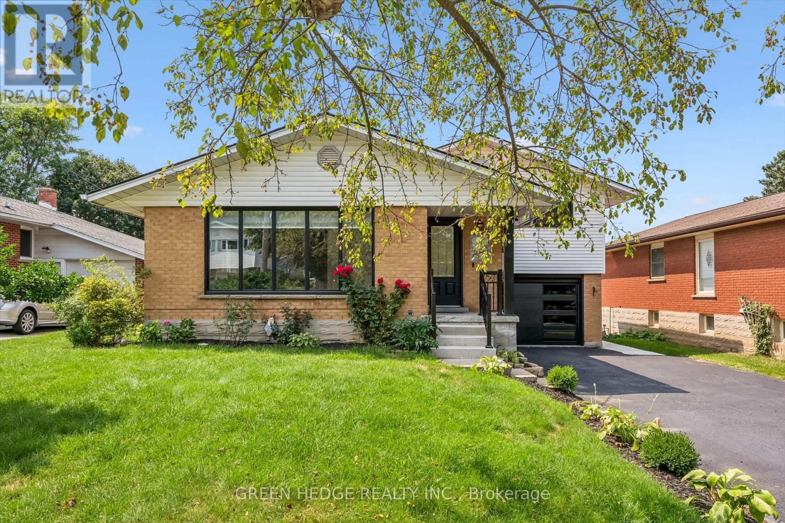 385 Village Crescent, Kitchener, ON - Outdoor