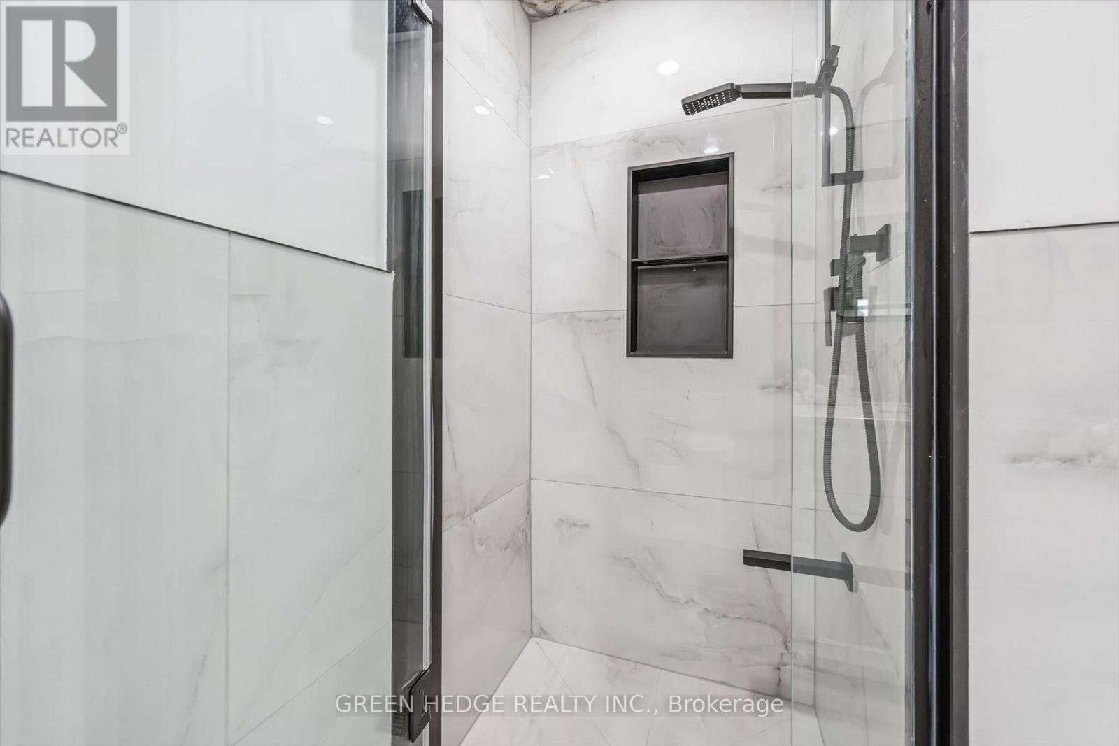 385 Village Crescent, Kitchener, ON - Indoor Photo Showing Bathroom
