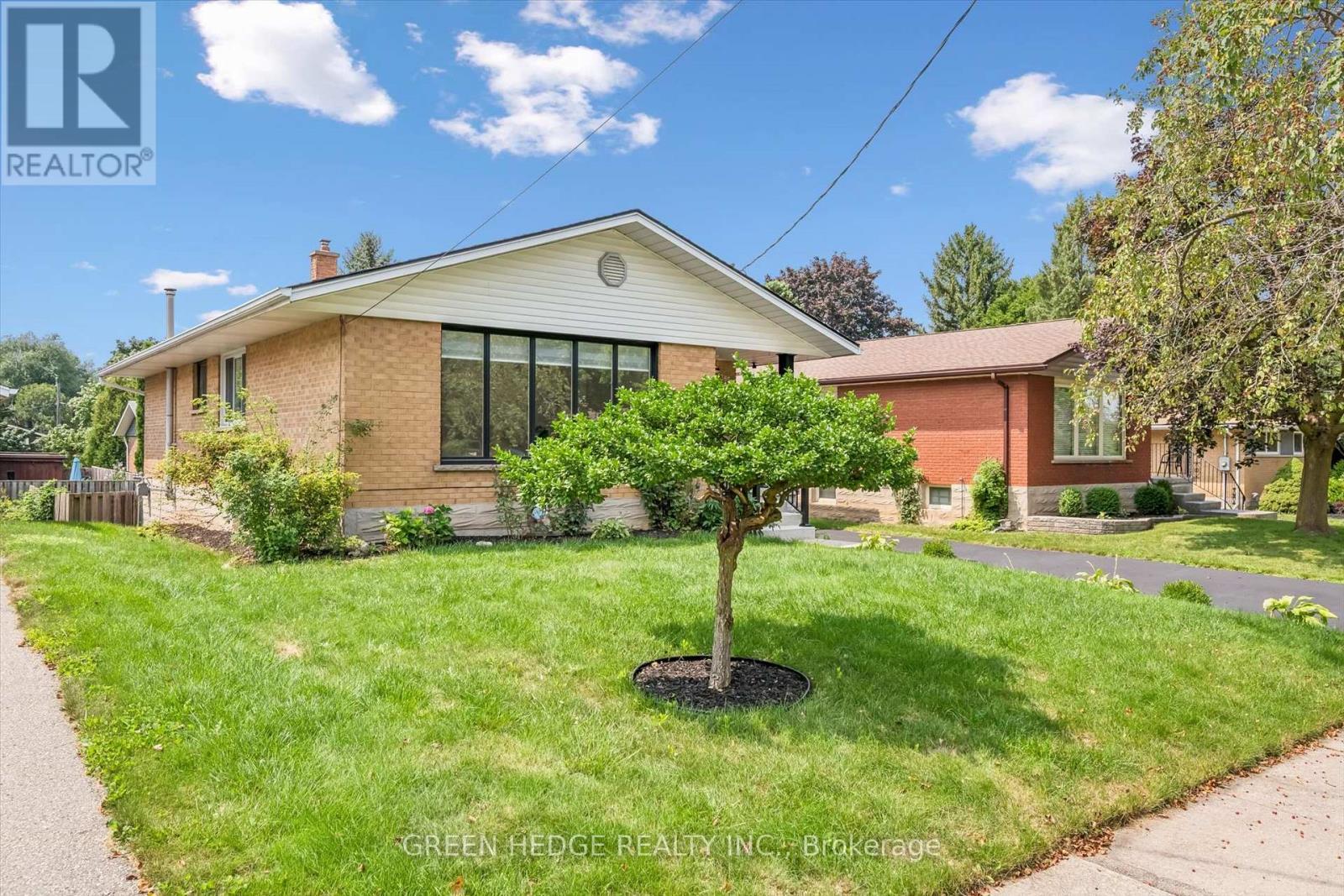 385 Village Crescent, Kitchener, ON - Outdoor
