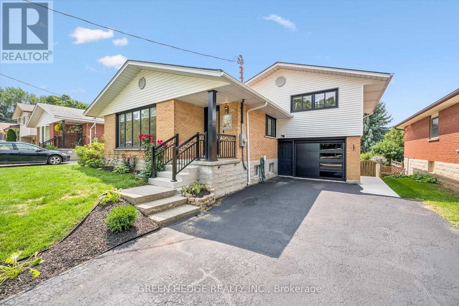 385 Village Crescent, Kitchener, ON - Outdoor