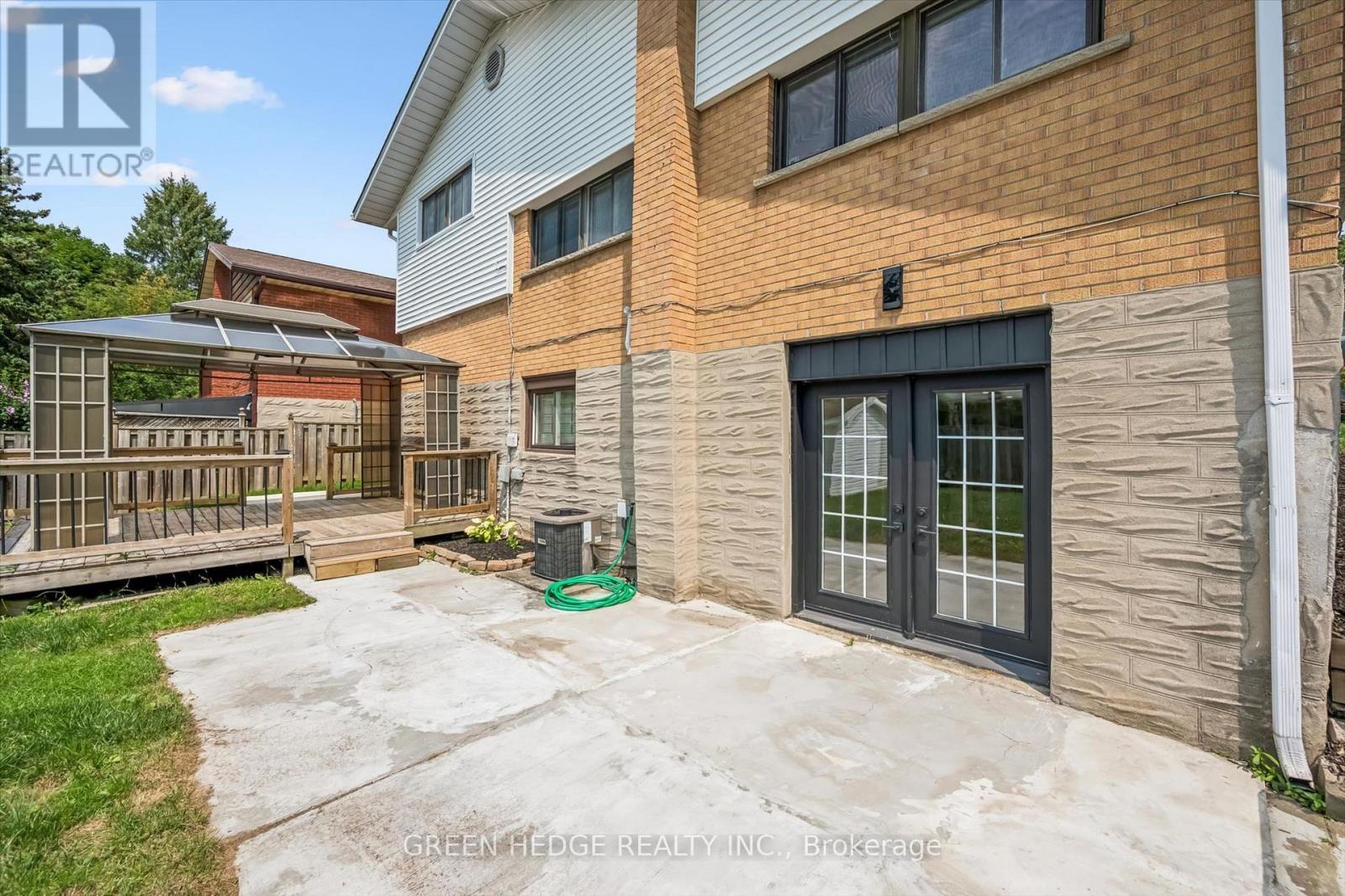 385 Village Crescent, Kitchener, ON - Outdoor With Exterior