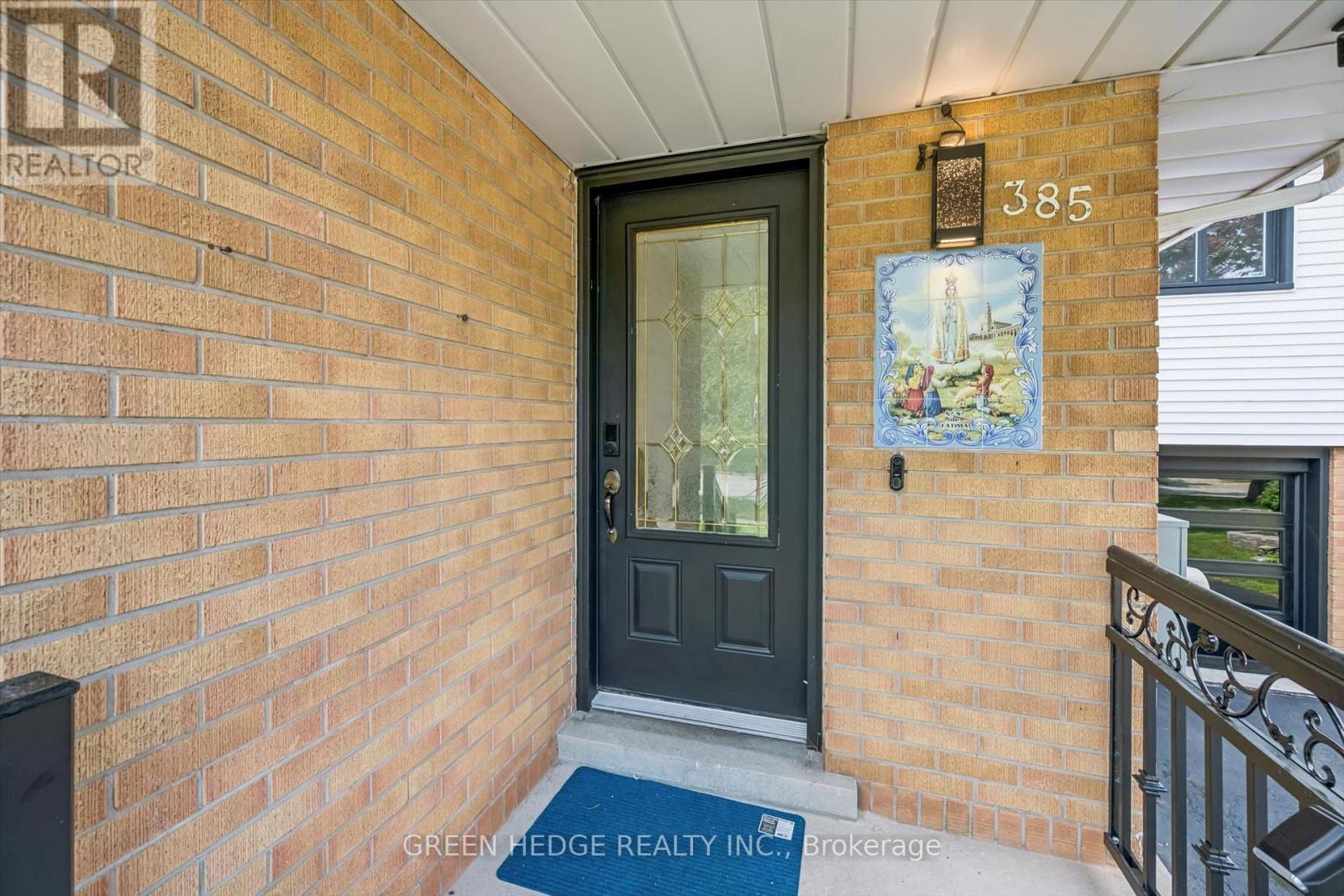 385 Village Crescent, Kitchener, ON - Outdoor With Exterior