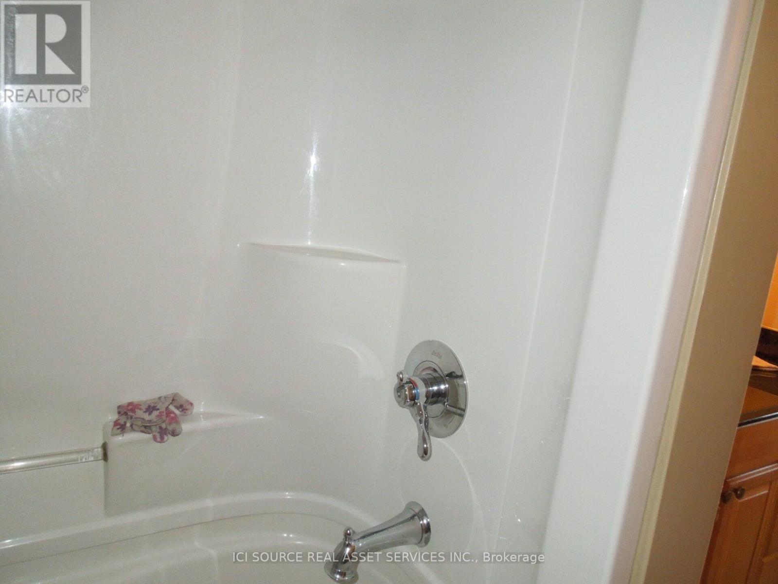 129 Ormond Drive, Oshawa, ON - Indoor Photo Showing Bathroom