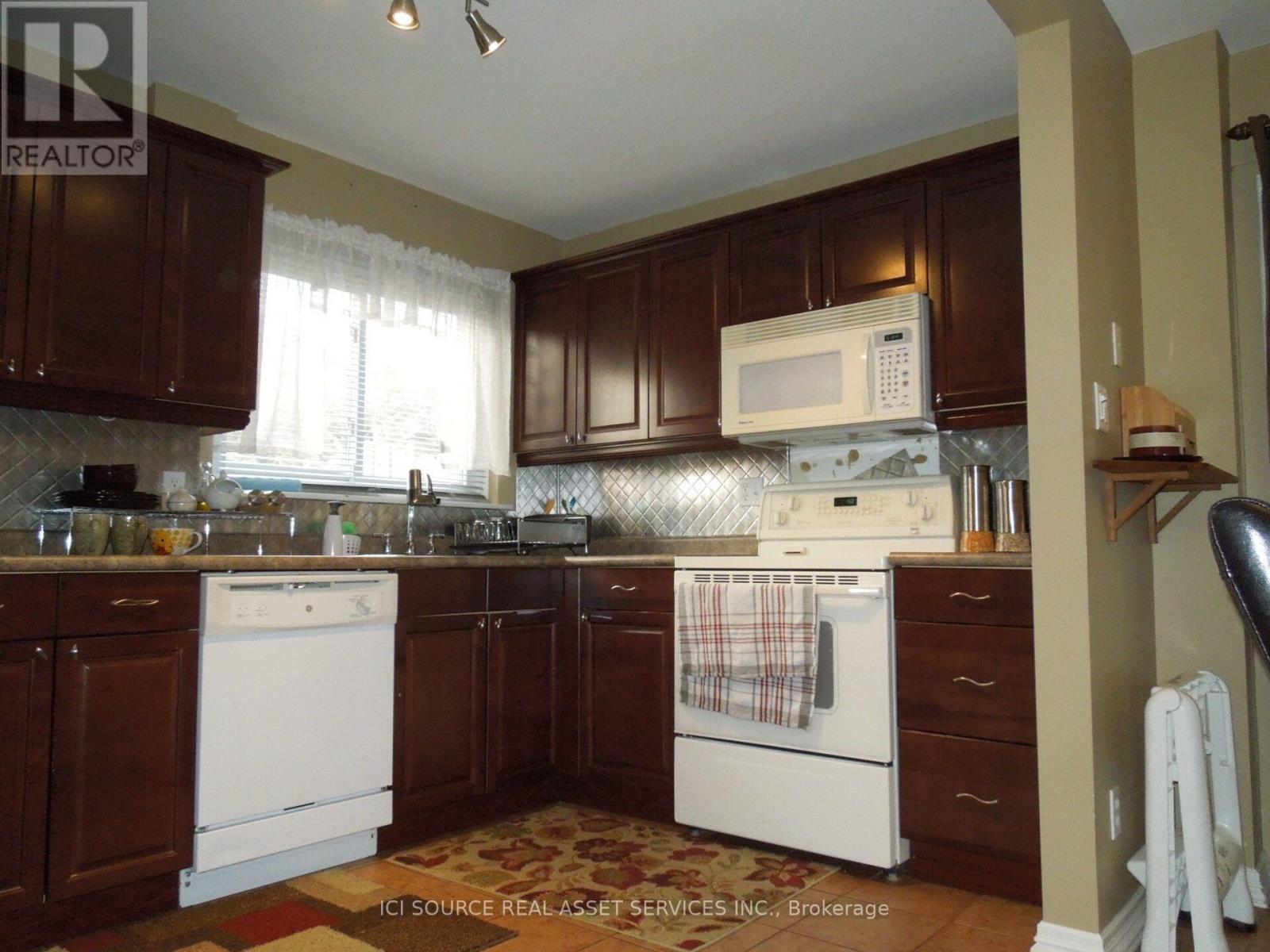 129 Ormond Drive, Oshawa, ON - Indoor Photo Showing Kitchen