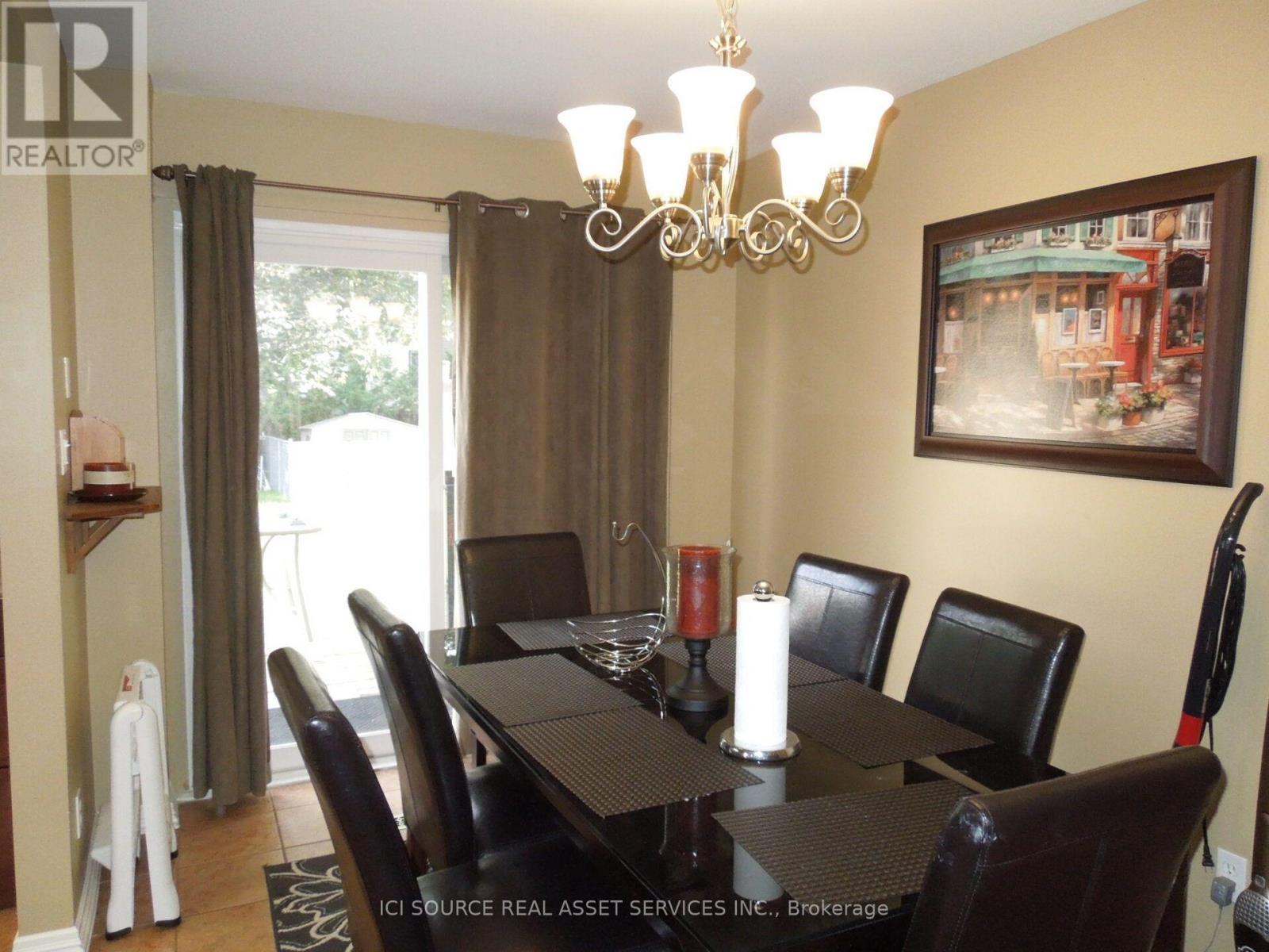 129 Ormond Drive, Oshawa, ON - Indoor Photo Showing Dining Room