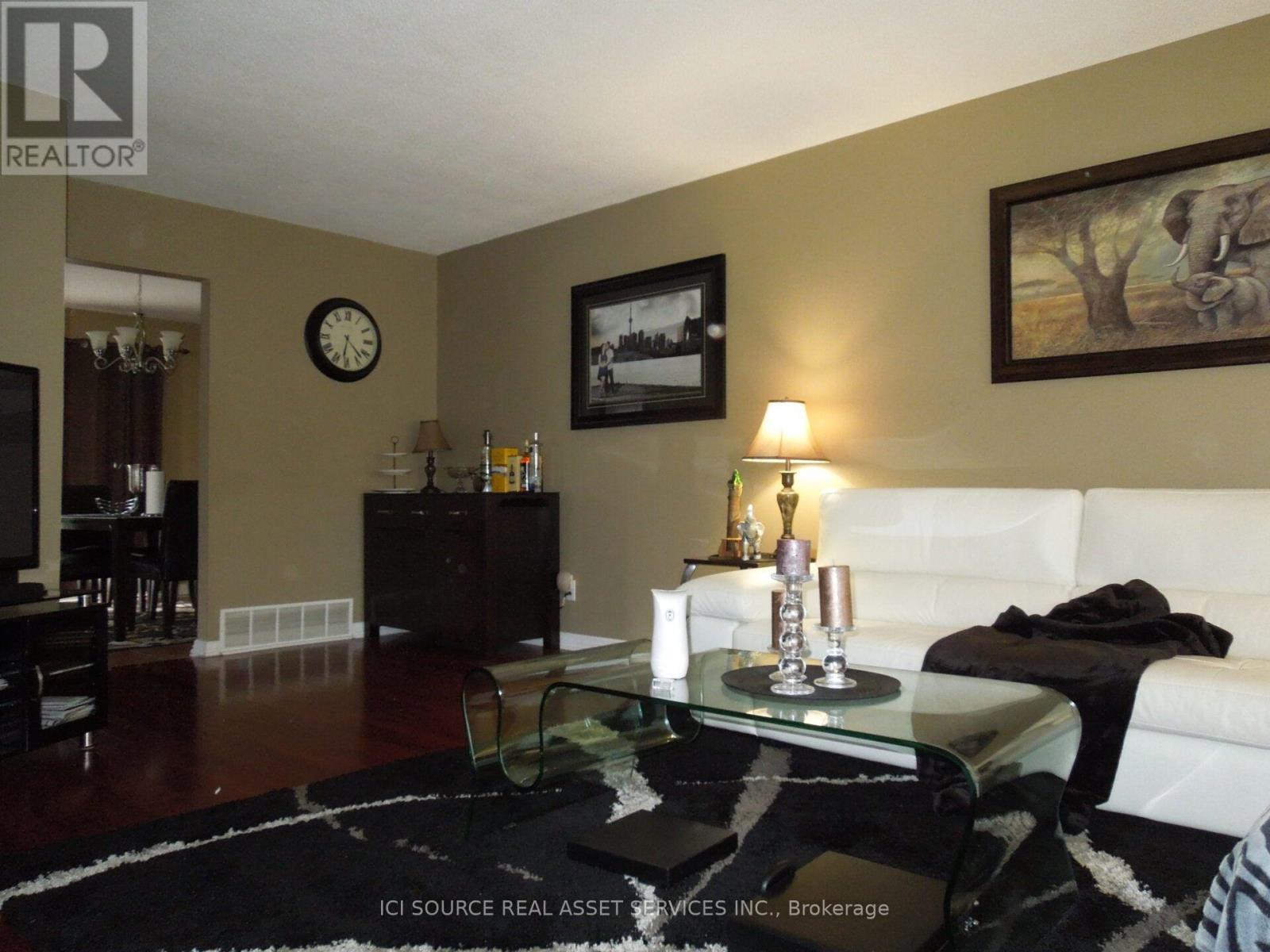 129 Ormond Drive, Oshawa, ON - Indoor Photo Showing Living Room
