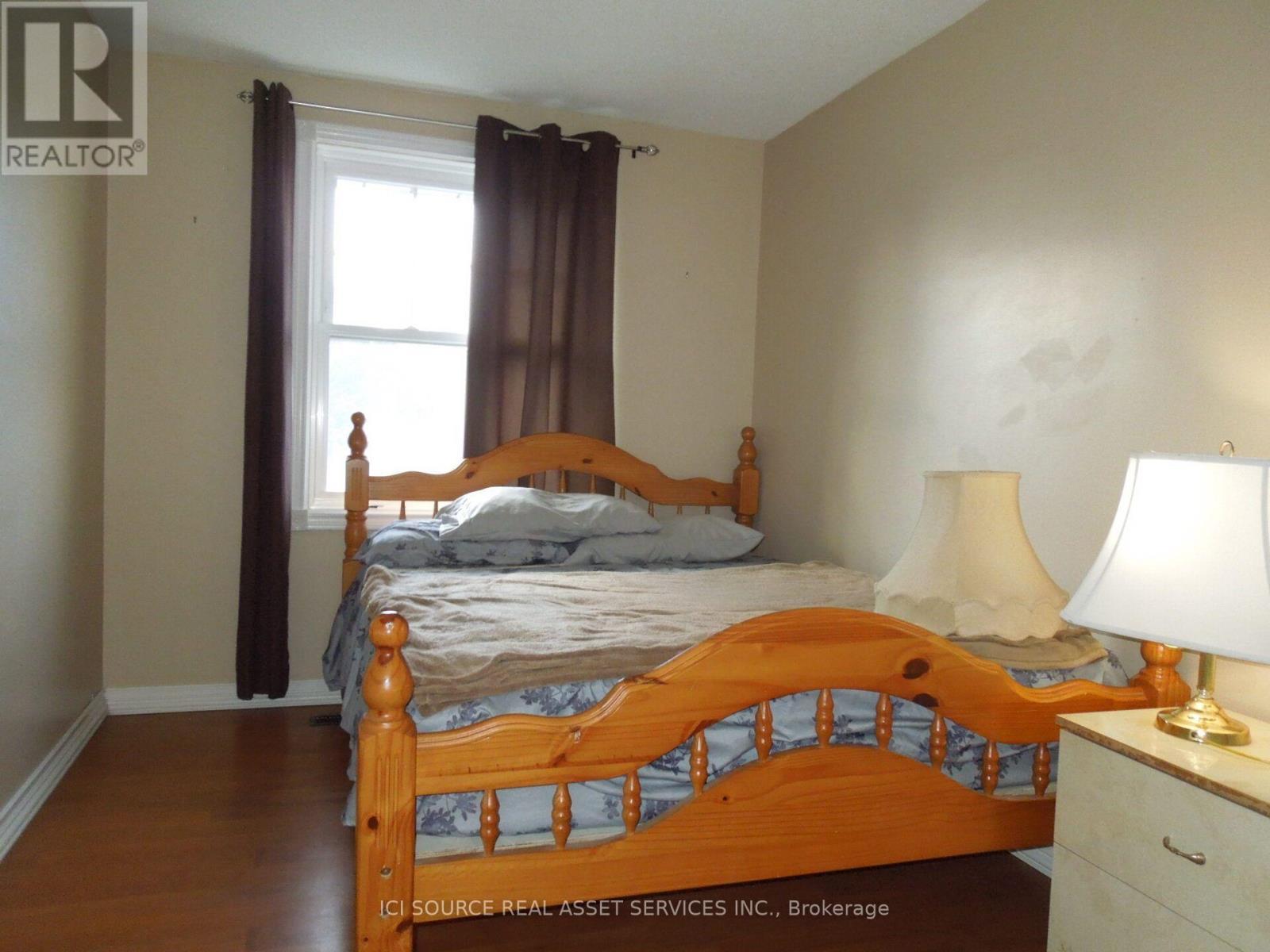 129 Ormond Drive, Oshawa, ON - Indoor Photo Showing Bedroom