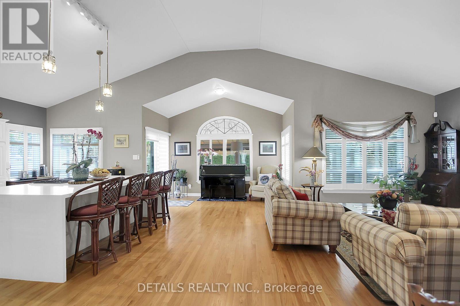 65 Kimberwick Crescent, Ottawa, ON - Indoor Photo Showing Living Room