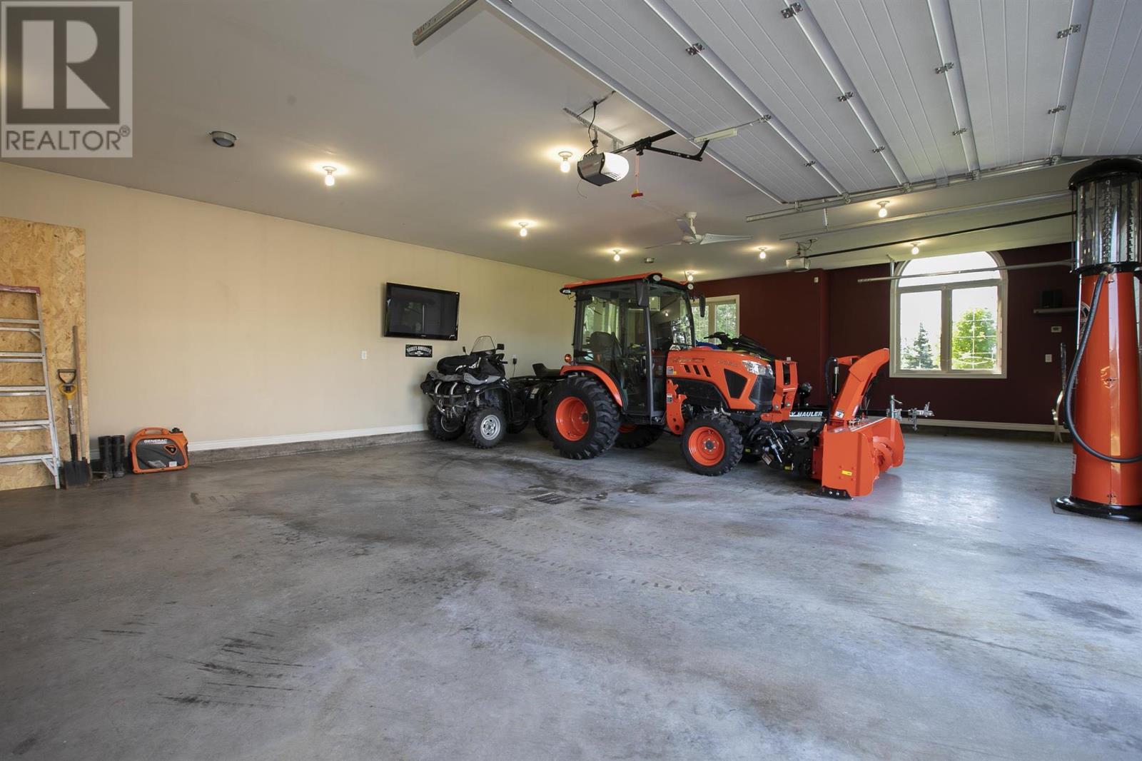 1178 Third Lin, Sault Ste. Marie, ON - Indoor Photo Showing Garage