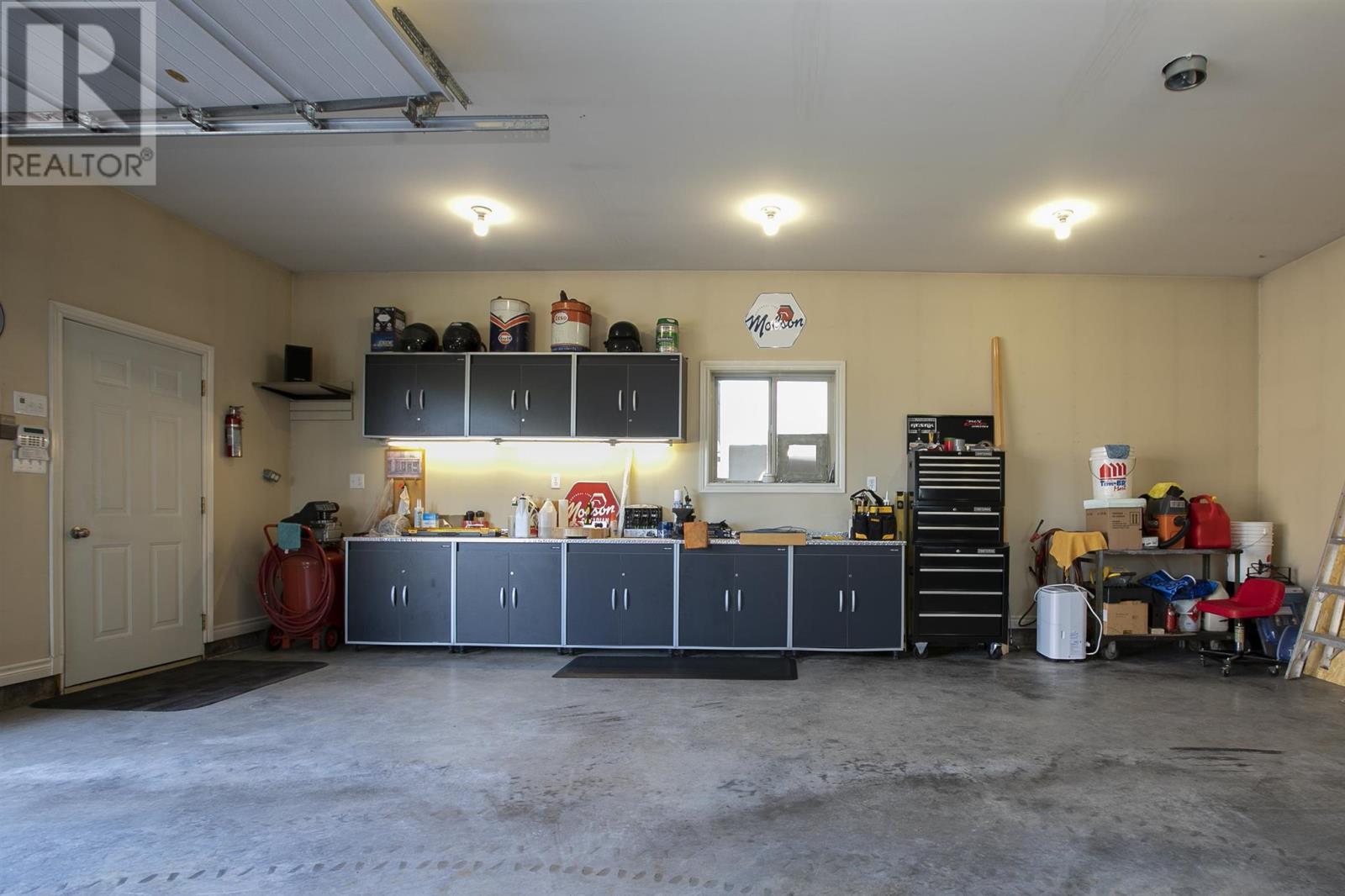 1178 Third Lin, Sault Ste. Marie, ON - Indoor Photo Showing Garage