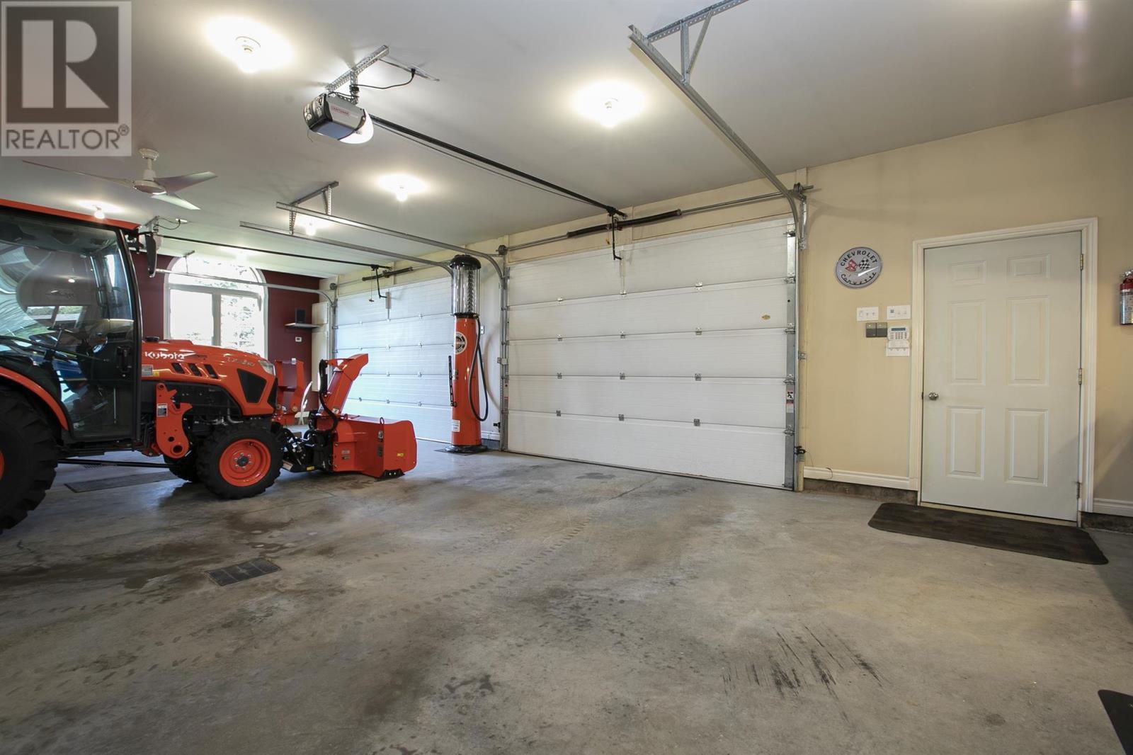 1178 Third Lin, Sault Ste. Marie, ON - Indoor Photo Showing Garage