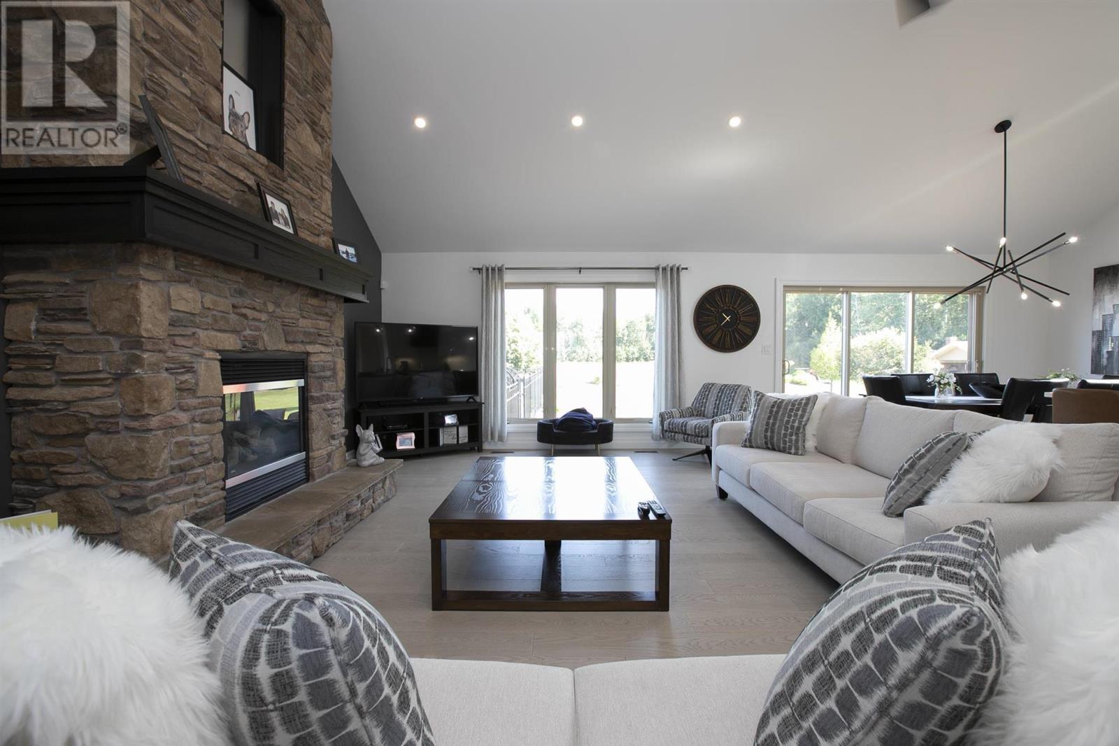 1178 Third Lin, Sault Ste. Marie, ON - Indoor Photo Showing Living Room With Fireplace