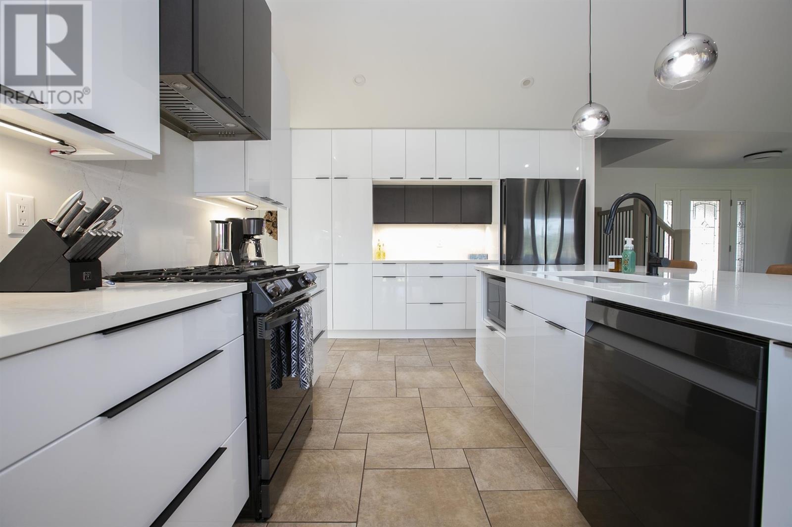 1178 Third Lin, Sault Ste. Marie, ON - Indoor Photo Showing Kitchen With Upgraded Kitchen