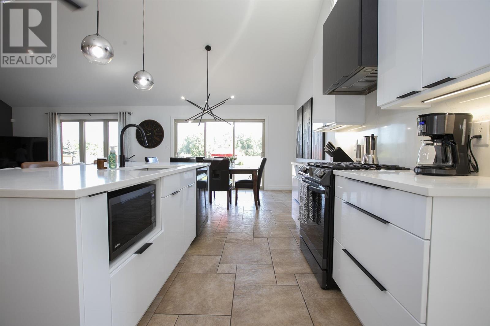 1178 Third Lin, Sault Ste. Marie, ON - Indoor Photo Showing Kitchen With Upgraded Kitchen