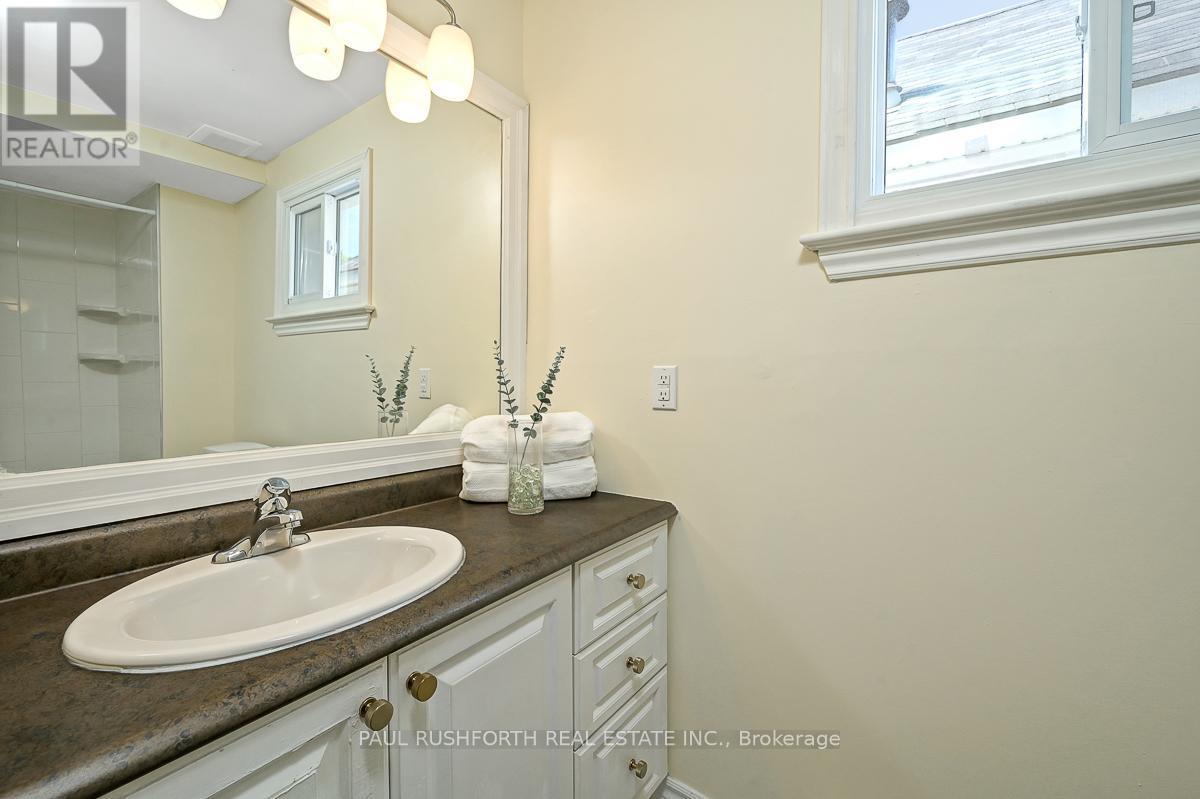 Unit A- 4 Piece Bathroom - 978 Admiral Avenue, Ottawa, ON - Indoor Photo Showing Bathroom