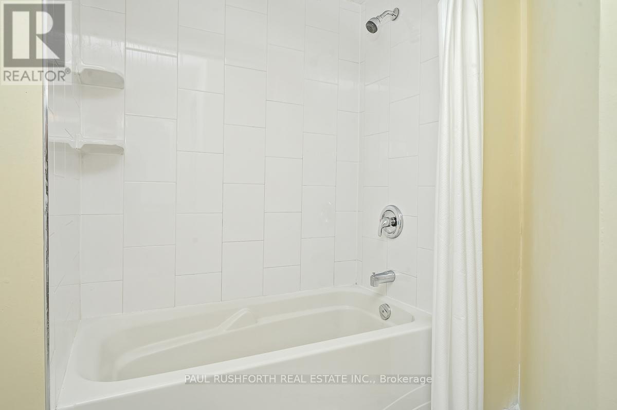 Unit A- 4 Piece Bathroom - 978 Admiral Avenue, Ottawa, ON - Indoor Photo Showing Bathroom
