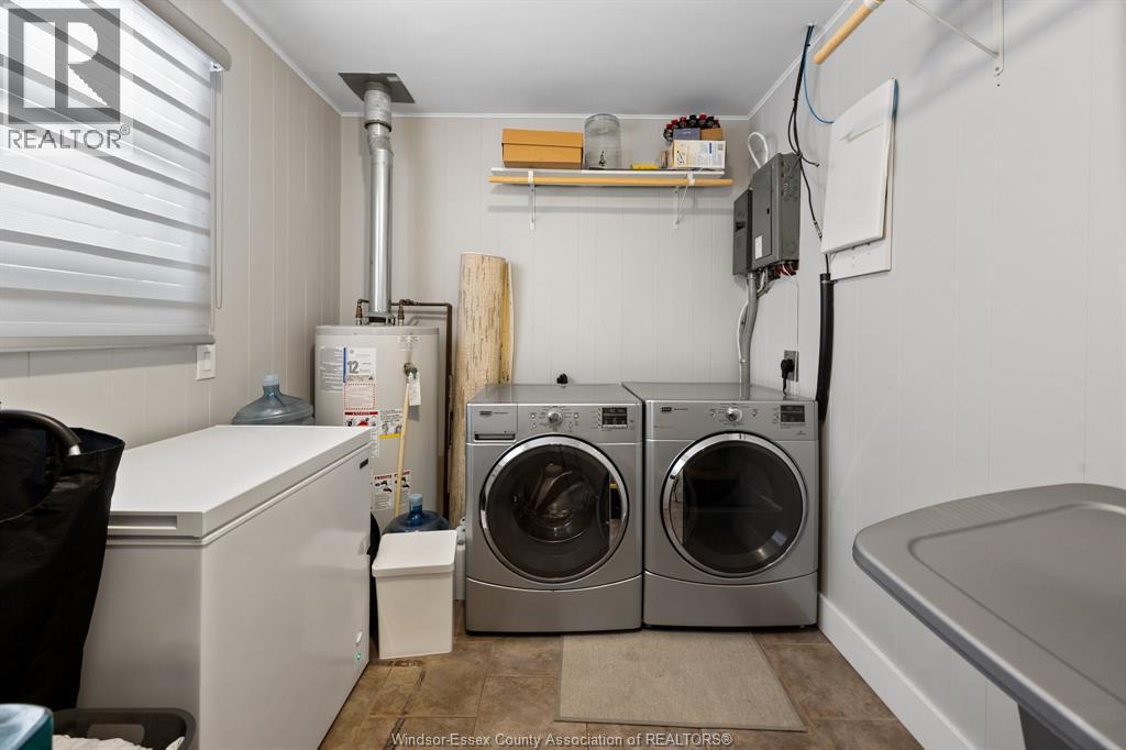 629 Labute, Tecumseh, ON - Indoor Photo Showing Laundry Room